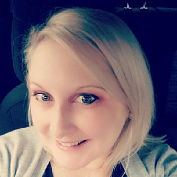 Meet your Posher, Emily - Picture 2 of 2